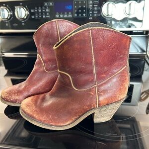 Corral INDIE SPIRIT Women' sz 7.5 western maroon Ankle Boots Distressed